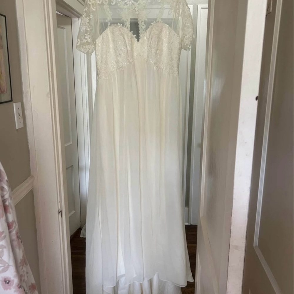 David's Bridal Ivory Lace Gown